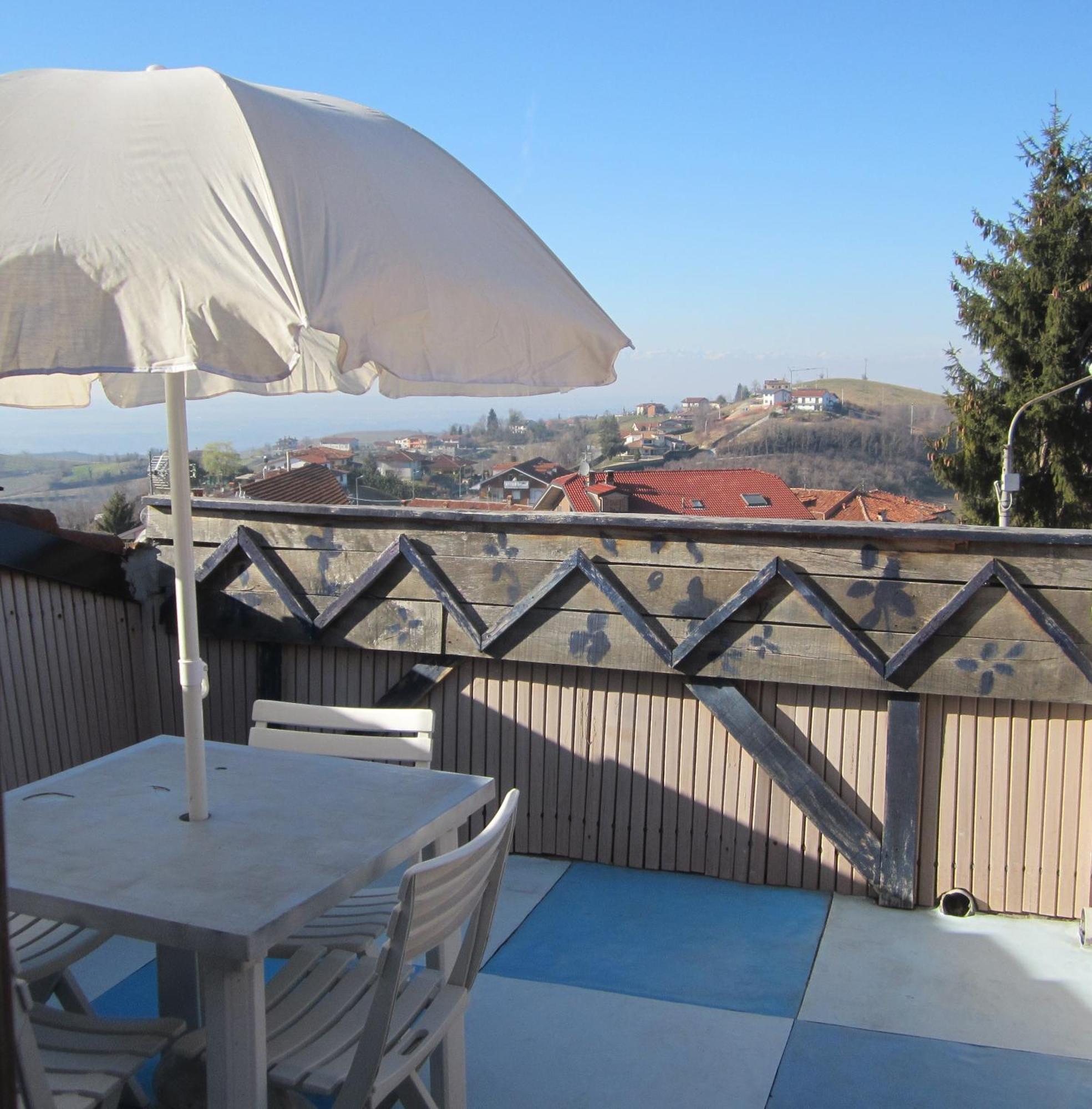 B&B I Colori Dell'Arcobaleno Belvedere Langhe エクステリア 写真